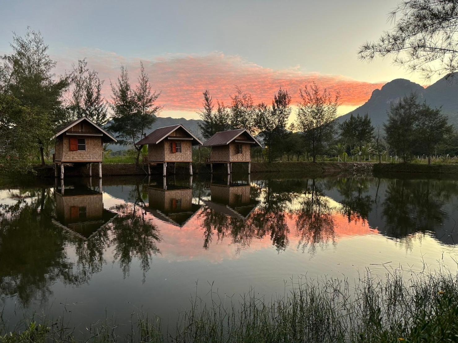 Numpu Baandin Hotel Sam Roi Yot Exterior foto