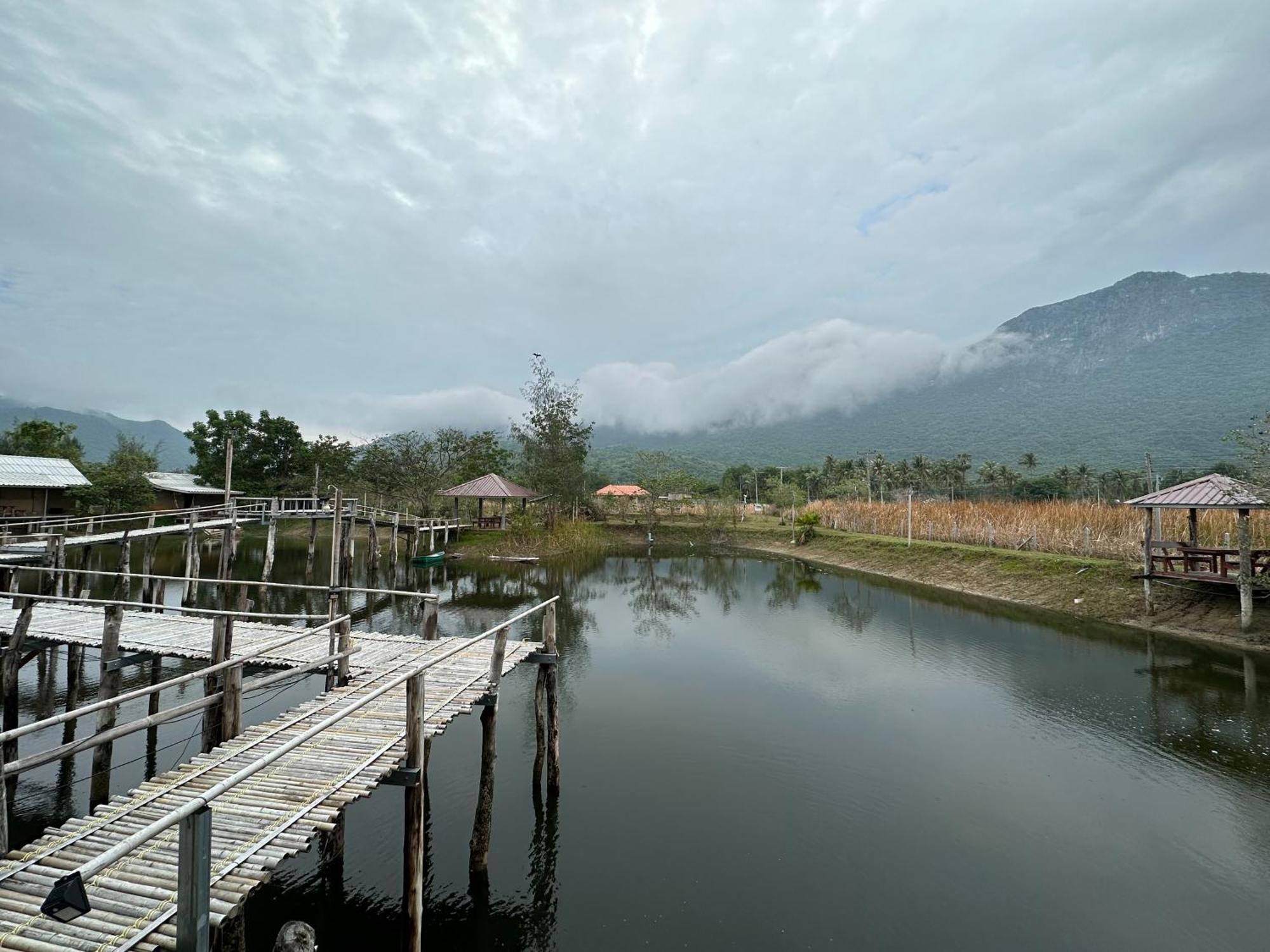 Numpu Baandin Hotel Sam Roi Yot Exterior foto